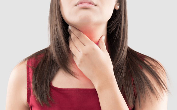 Sốt viêm họng ở người lớn liệu có khác sốt viêm họng ở trẻ nhỏ không? 1