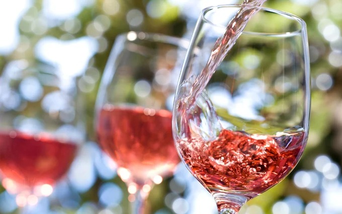 Một số người có cơ địa dị ứng với rượu sim