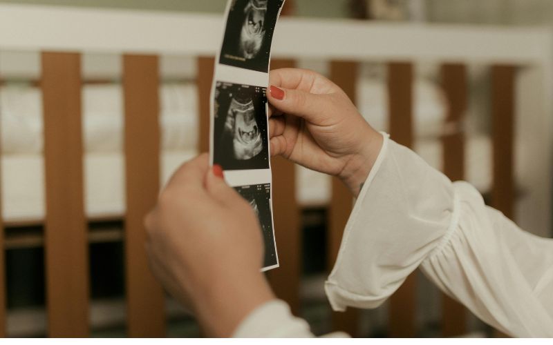 Những bà mẹ có tiền sử sảy thai, từng sinh con dị tật bẩm sinh nên thực hiện thực hiện NIPT 4 để  sàng lọc bất thường thai kỳ