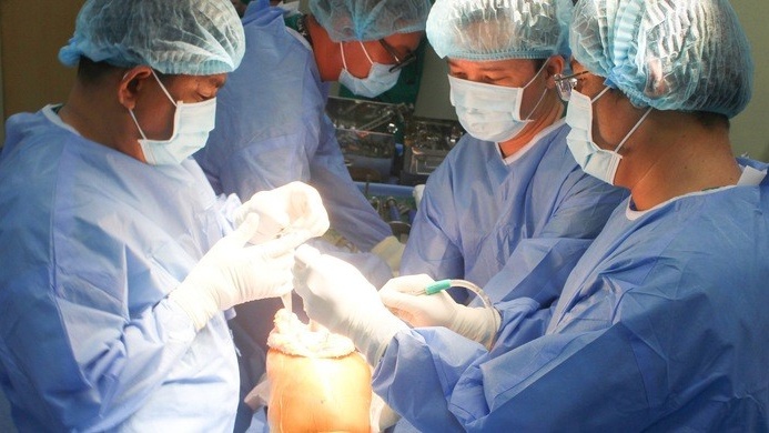 thay-khop-goi-giong-truc-dong-hoc-la-gi-nhung-dieu-can-biet 3