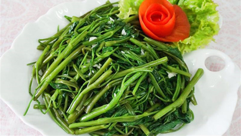 Sau xăm môi kiêng ăn gì để mau lành? 2