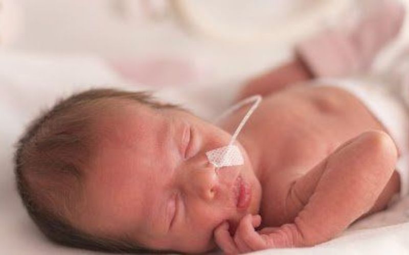 Ở trẻ sinh non hệ tiêu hóa chưa hoàn thiện cũng là một trong những nguyên nhân gây bất dung nạp lactose ở trẻ sơ sinh