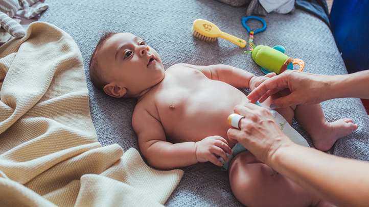 Tính chất phân và số lần đi ngoài của trẻ theo tháng tuổi 1