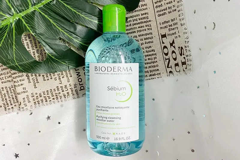 Top 4 nước tẩy trang cho da dầu mụn không nên bỏ qua 3