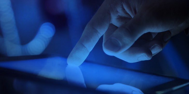 top-san-pham-kem-chong-nang-chong-anh-sang-xanh 1.jpg