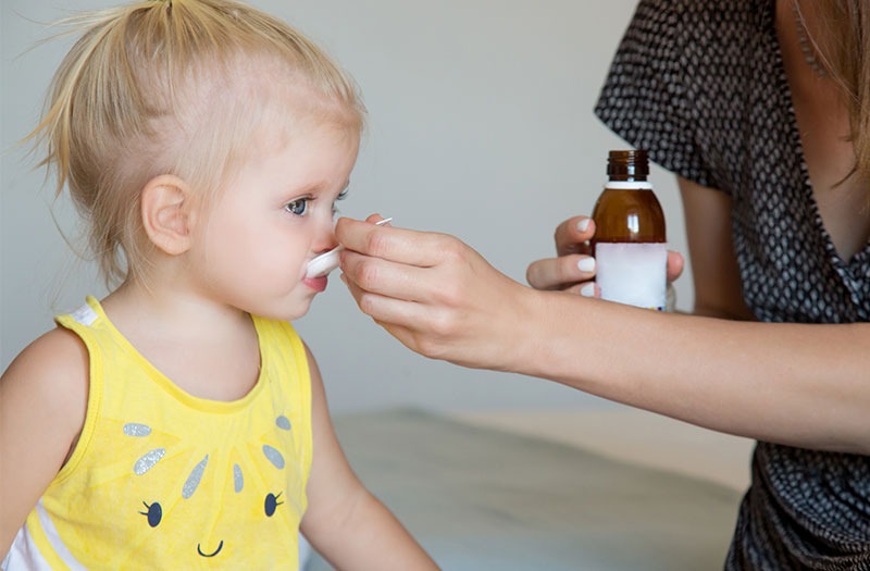 tre-1-tuoi-ngu-hay-giat-minh-khoc-thet-do-dau 4.jpg