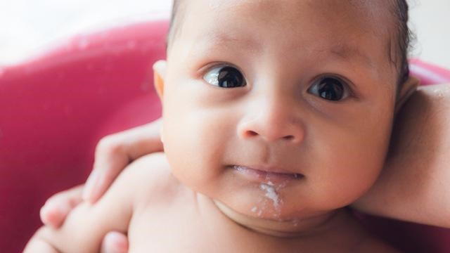 Trẻ bị nôn sau uống Rotarix có sao không? Cách xử lý sau nôn 3