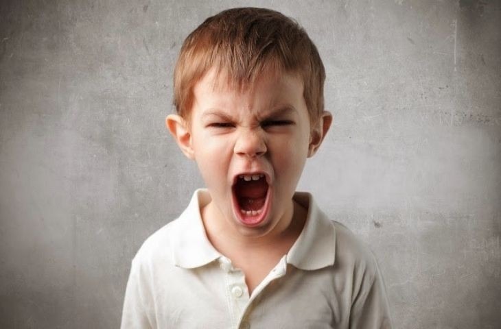 Trẻ hay cáu gắt phải làm sao? 1