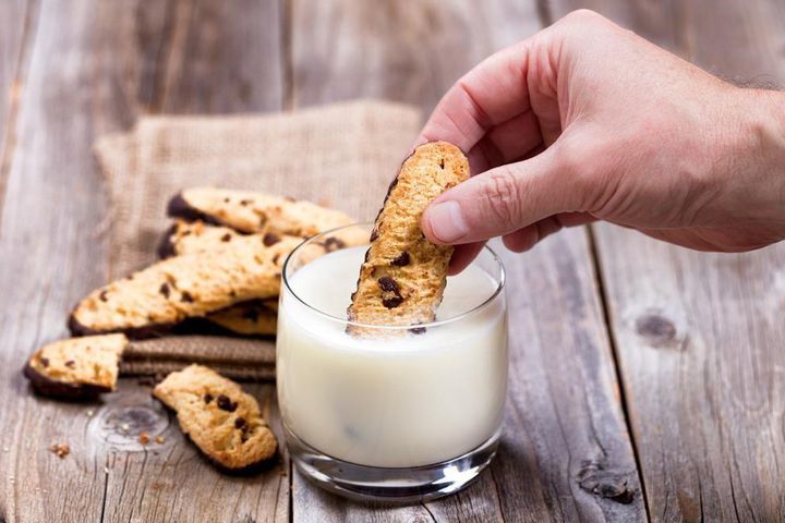 Trẻ lười uống sữa phải làm sao? 3