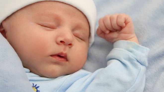 tre-ngu-mo-mat-bam-sinh-la-gi-nguyen-nhan-tre-ngu-mo-mat-bam-sinh-1