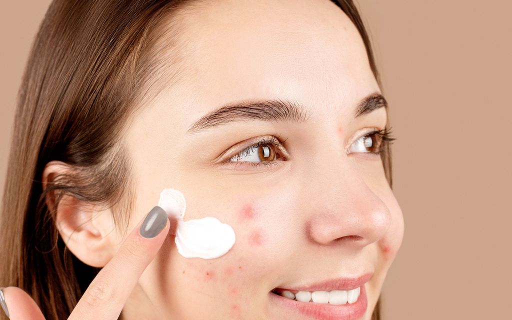 Tretinoin kết hợp với vitamin C được không? Cách kết hợp tretinoin và vitamin C hiệu quả 1