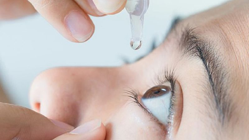 Trong mắt có hạt trắng là bị gì? Làm sao khắc phục? 2