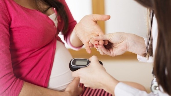 truoc-khi-xet-nghiem-tieu-duong-thai-ky-co-duoc-uong-nuoc-khong 2