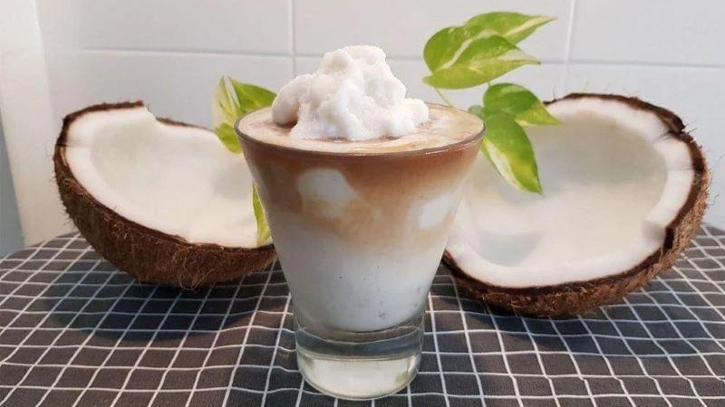 Giải đáp uống nước dừa với cà phê có sao không?