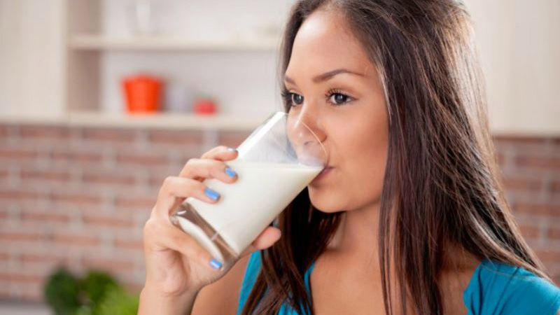 Uống sữa có nổi mụn không? Top 8 loại sữa hạn chế gây mụn khi uống 1