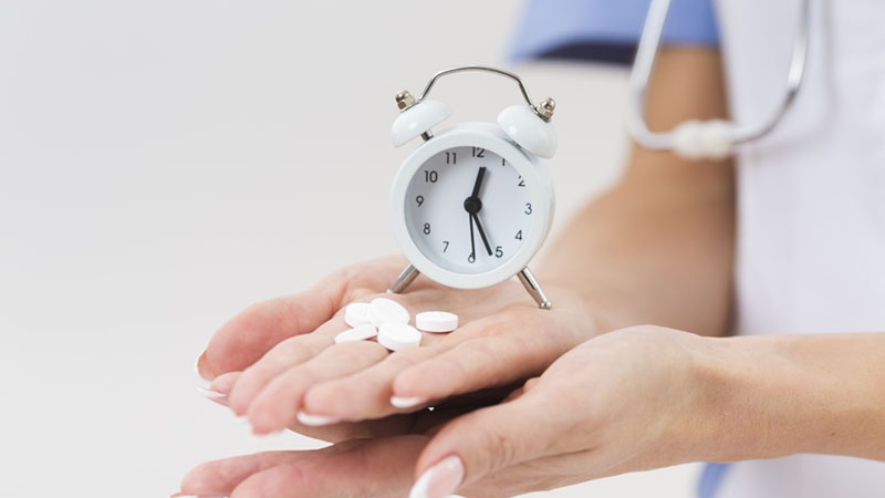 Uống thuốc khi bụng đói có thể ảnh hưởng đến tốc độ hấp thu paracetamol