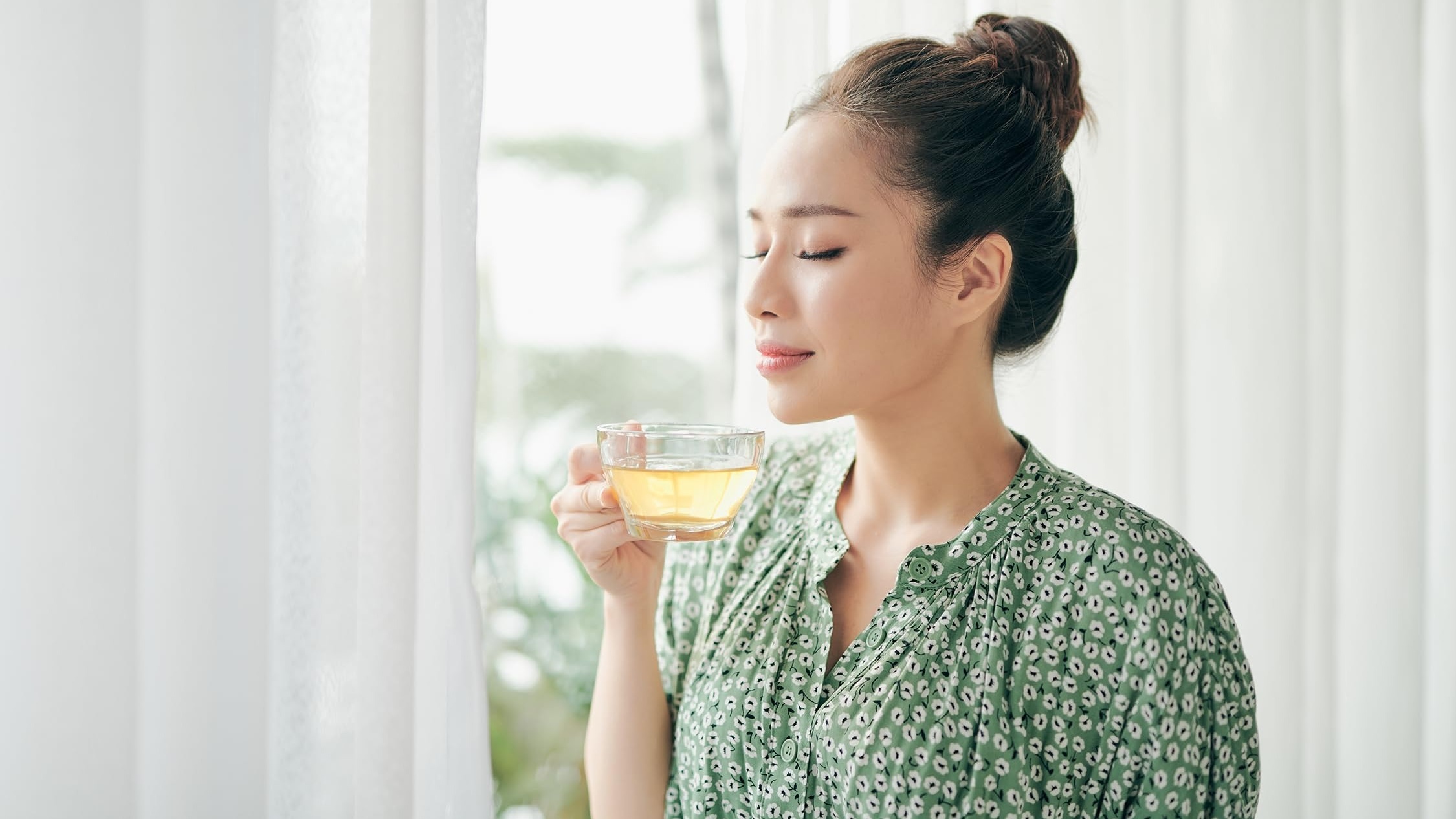 Uống trà buổi sáng sớm có tốt không? Nên uống gì vào sáng sớm