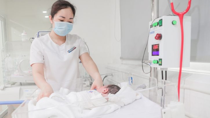 vang-da-nhan-nao-bien-chung-khi-tre-so-sinh-bi-vang-da 3.jpg