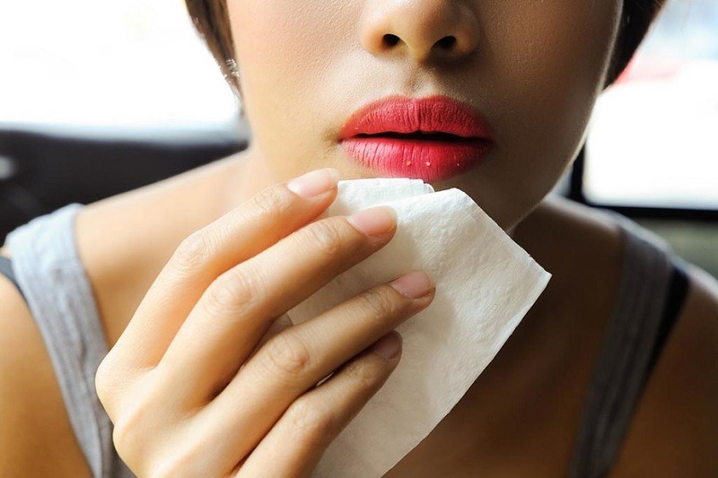 Xăm môi ăn rau nhút được không? Hướng dẫn cách chăm sóc sau khi xăm môi 4