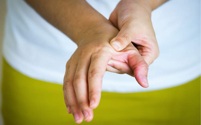 Nếu có dấu hiệu thiếu canxi như chuột rút,... bà bầu nên xét nghiệm để kiểm tra