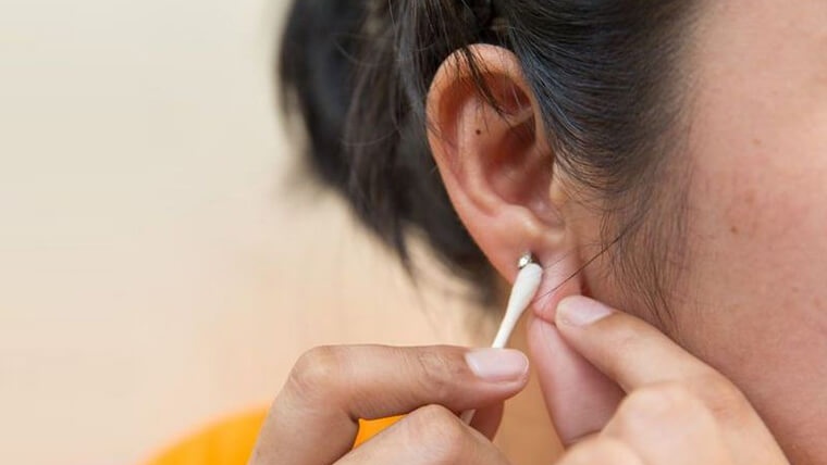 Xỏ lỗ tai bao lâu thì đeo khuyên được? Chăm sóc sau xỏ lỗ tai như thế nào? 3