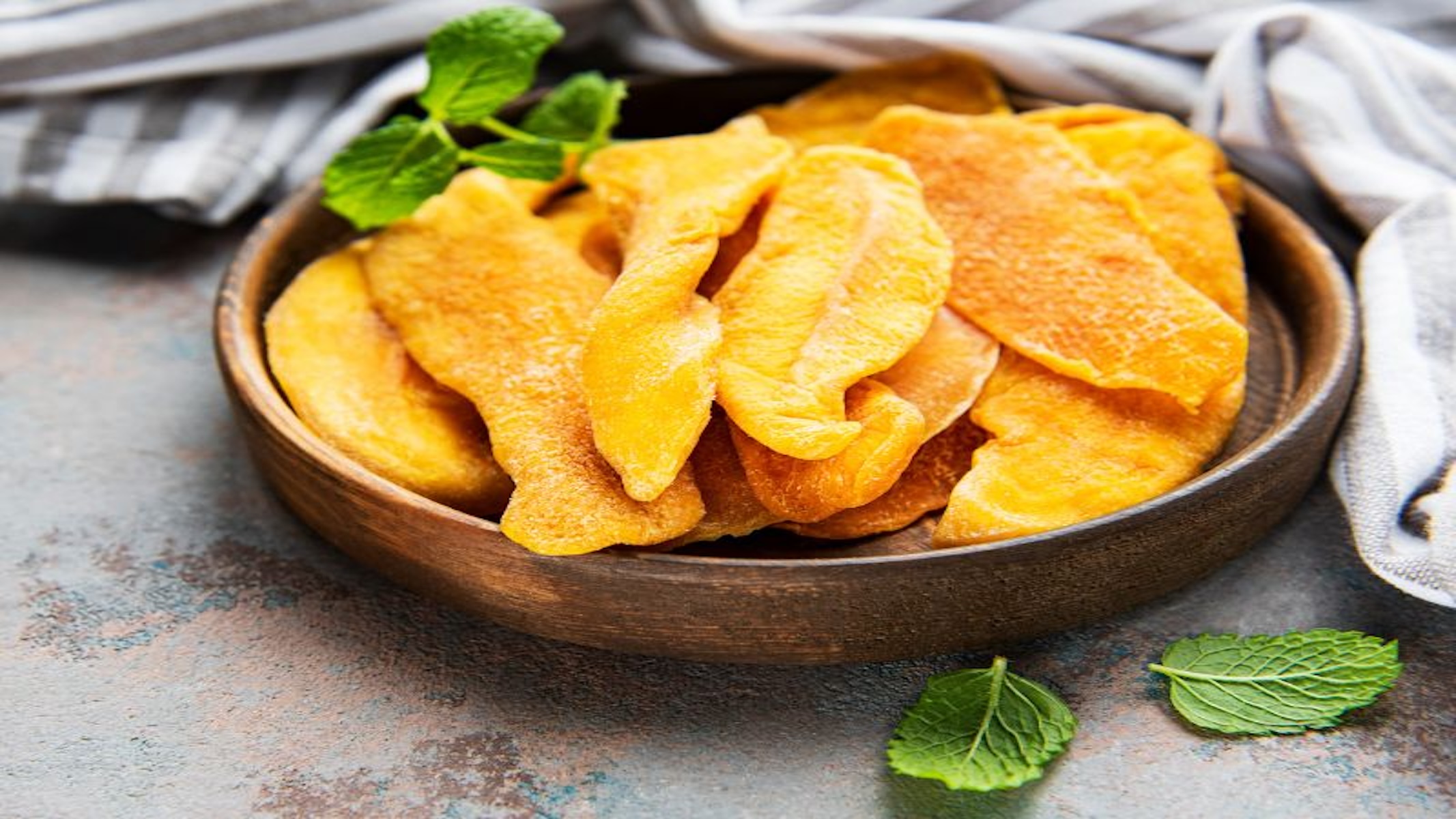 Gửi xoài sấy dẻo đi Indonesia an toàn, đúng quy định